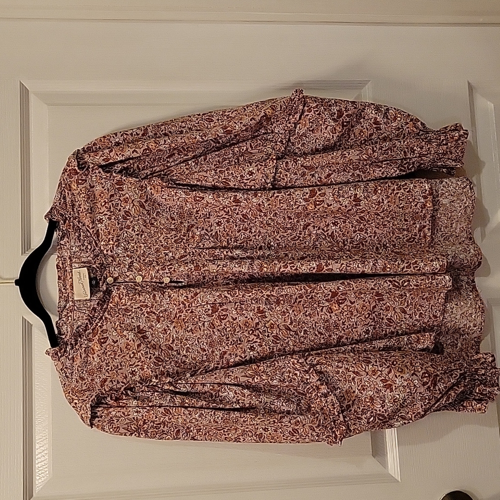 Peasant Style Top By Universal Thread - image 1